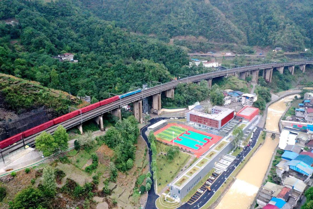 ���к�ɫ����